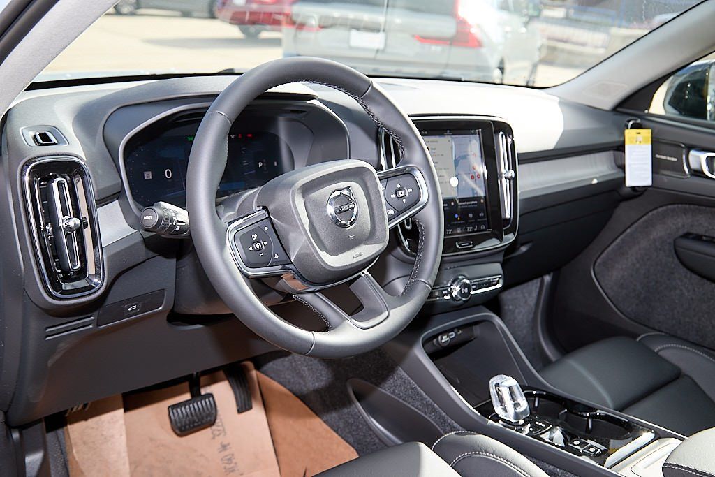 2026 VOLVO XC40 - Image 12