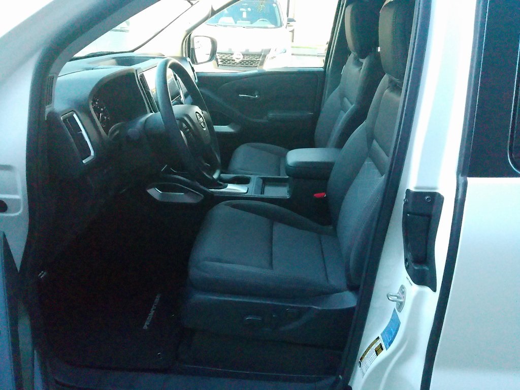2025 Nissan Frontier SV photo 8