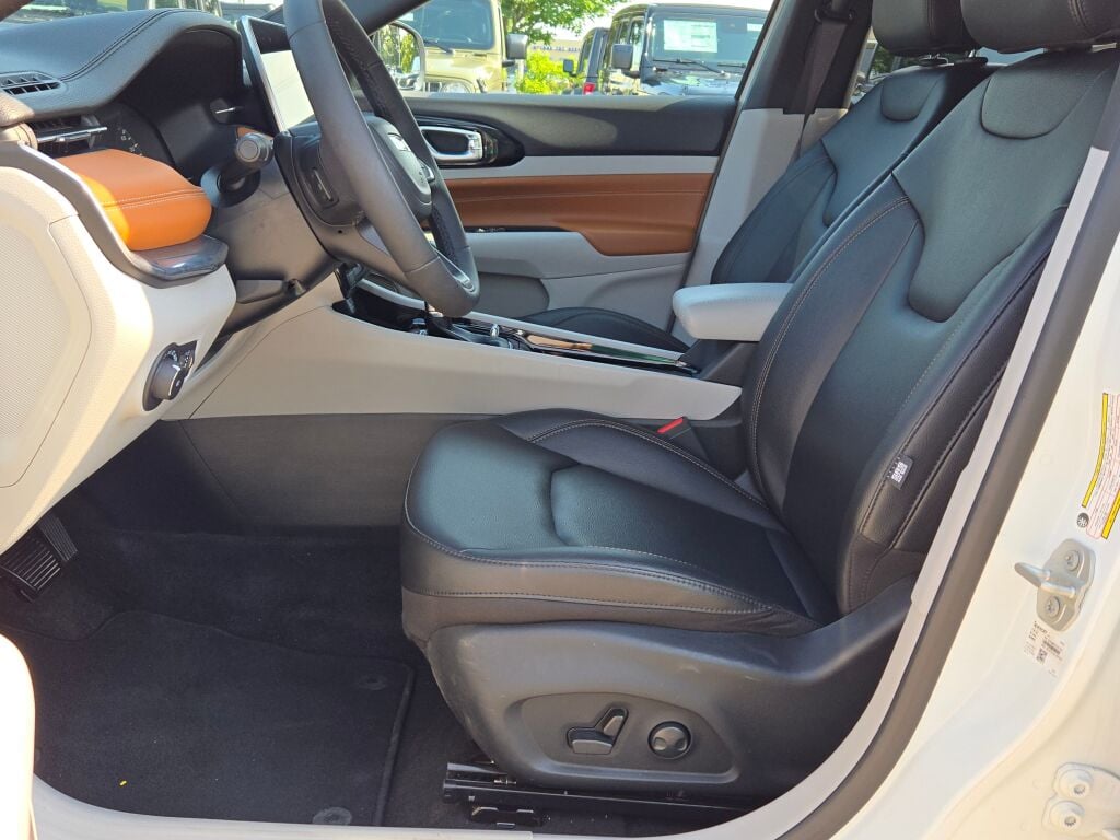 2023 Jeep Compass Limited photo 21
