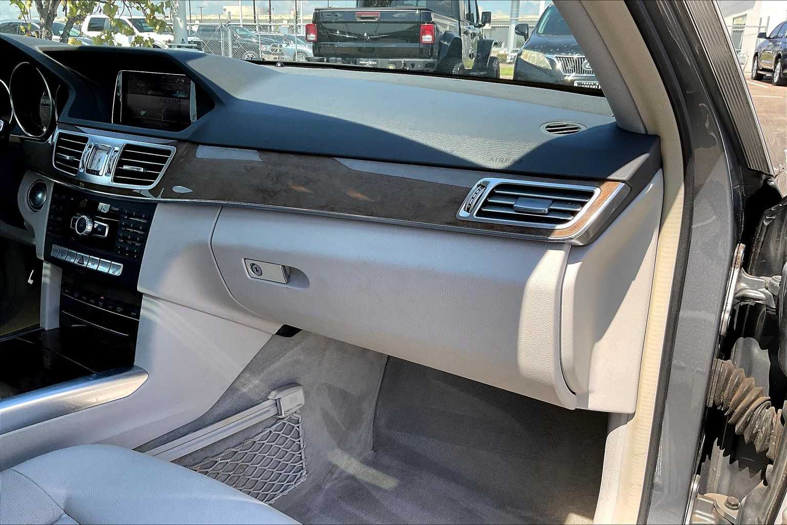 2014 Mercedes Benz E 350 photo 15