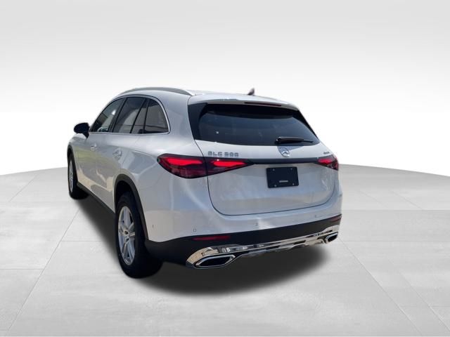 2025 Mercedes Benz GLC 300 4MATIC photo 3