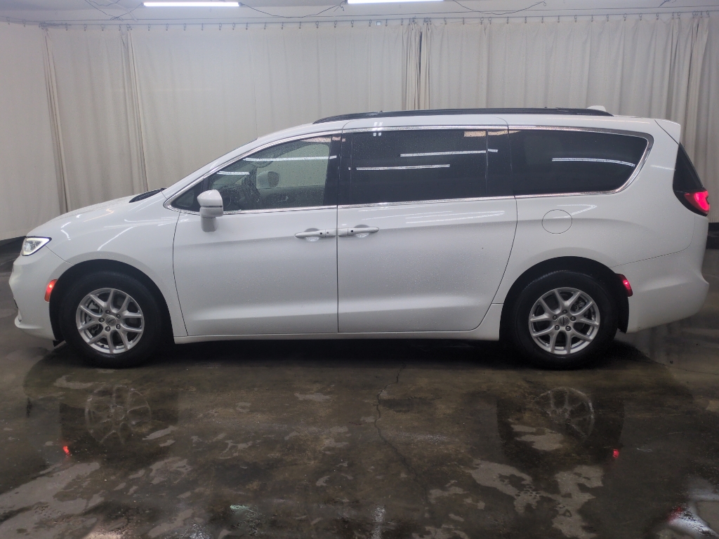 2022 Chrysler Pacifica Touring L photo 6