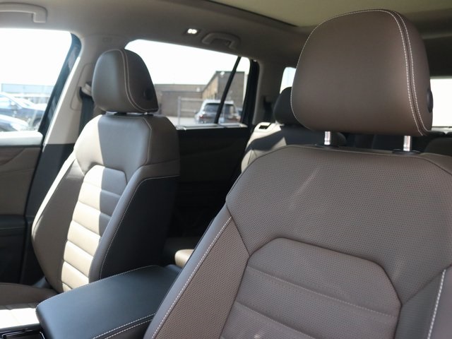 2025 Volkswagen Atlas SEL photo 6