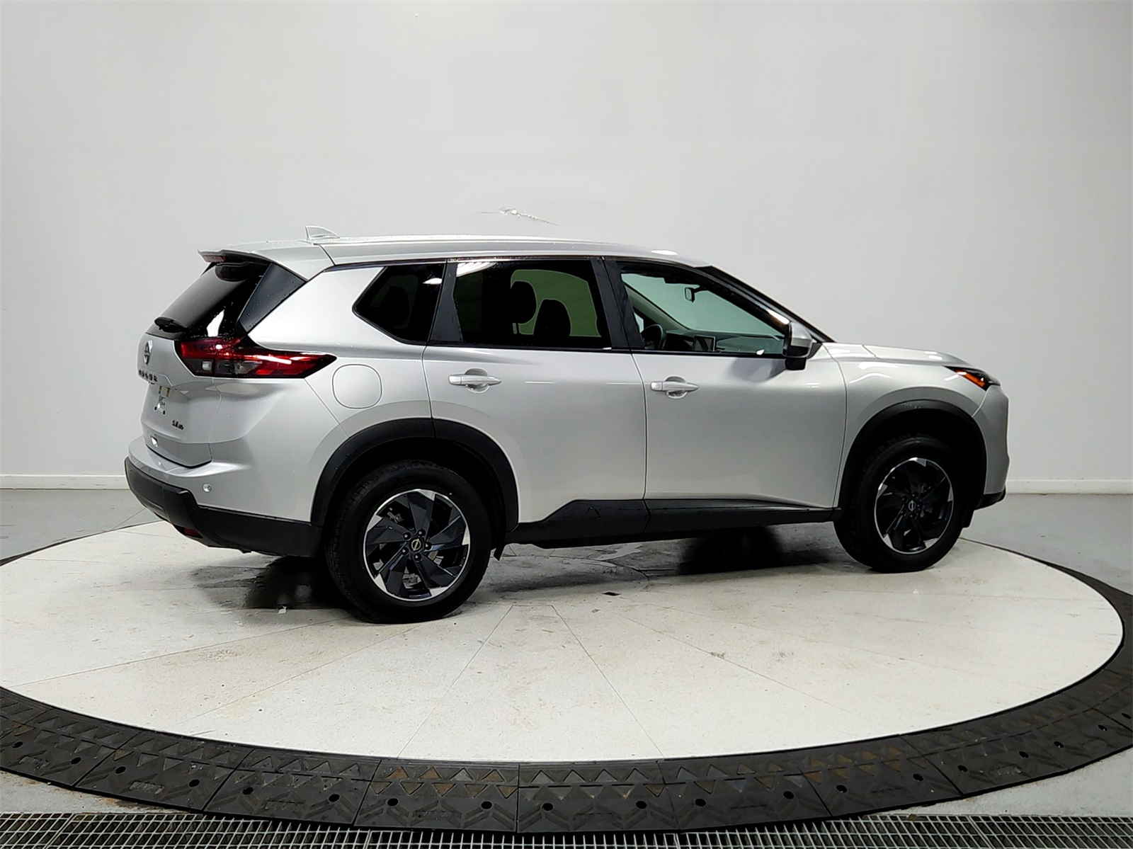 2024 Nissan Rogue SV photo 5