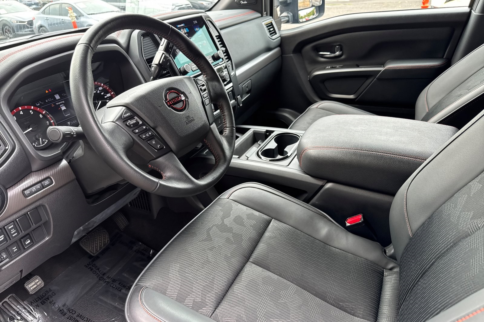 2023 Nissan Titan PRO-4X photo 10