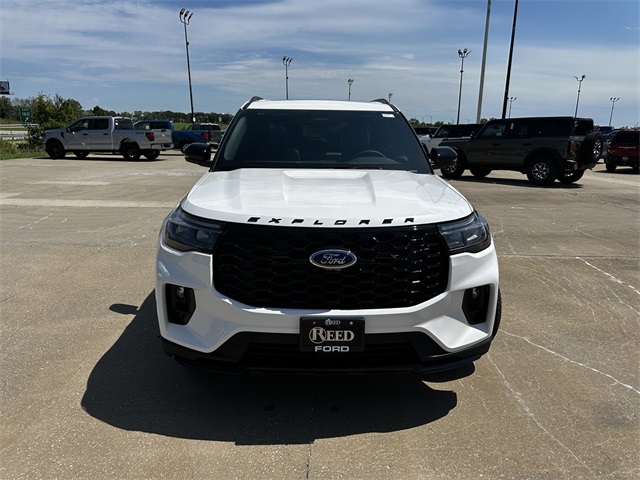 2025 Ford Explorer ST-Line photo 3