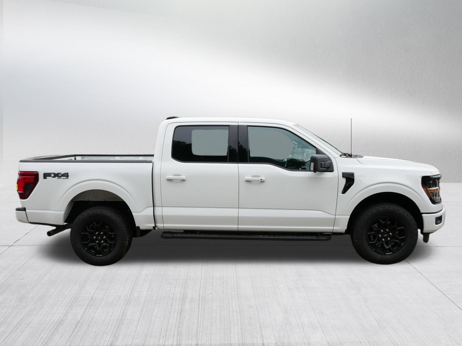 2024 Ford F-150 XLT photo 8
