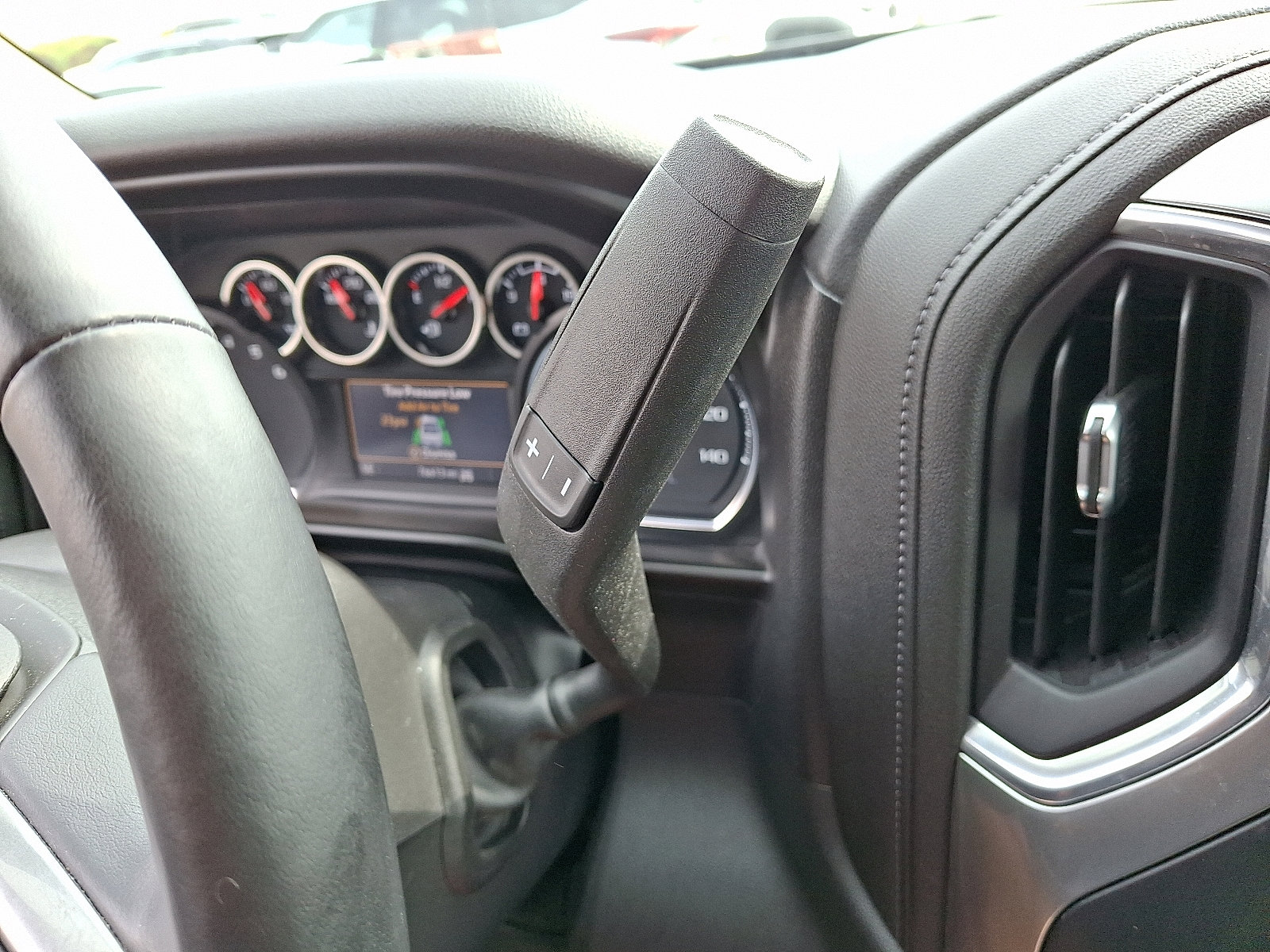 2021 Chevrolet Silverado 1500 LT photo 13
