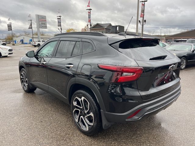 2025 Chevrolet Trax photo 4