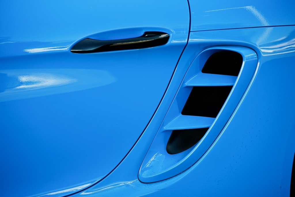 2025 Porsche Cayman photo 14