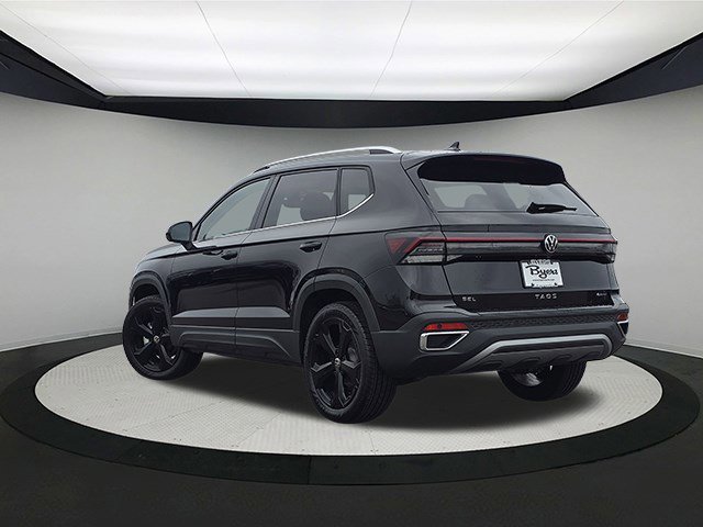 2025 Volkswagen Taos SEL photo 4