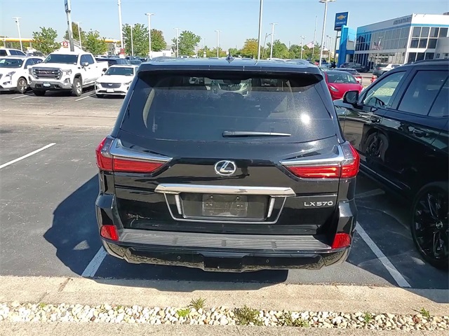 2021 Lexus LX 570 photo 4