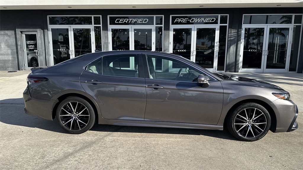 2023 Toyota Camry SE photo 4