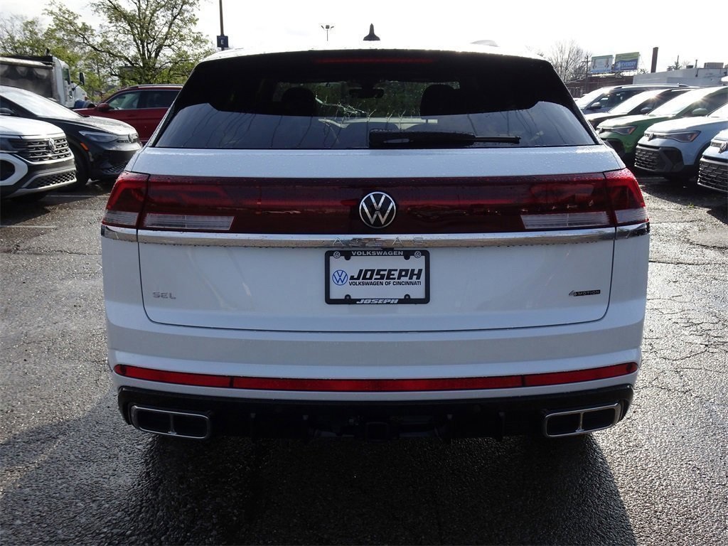 2025 Volkswagen Atlas Cross Sport SEL Premium R-Line photo 4