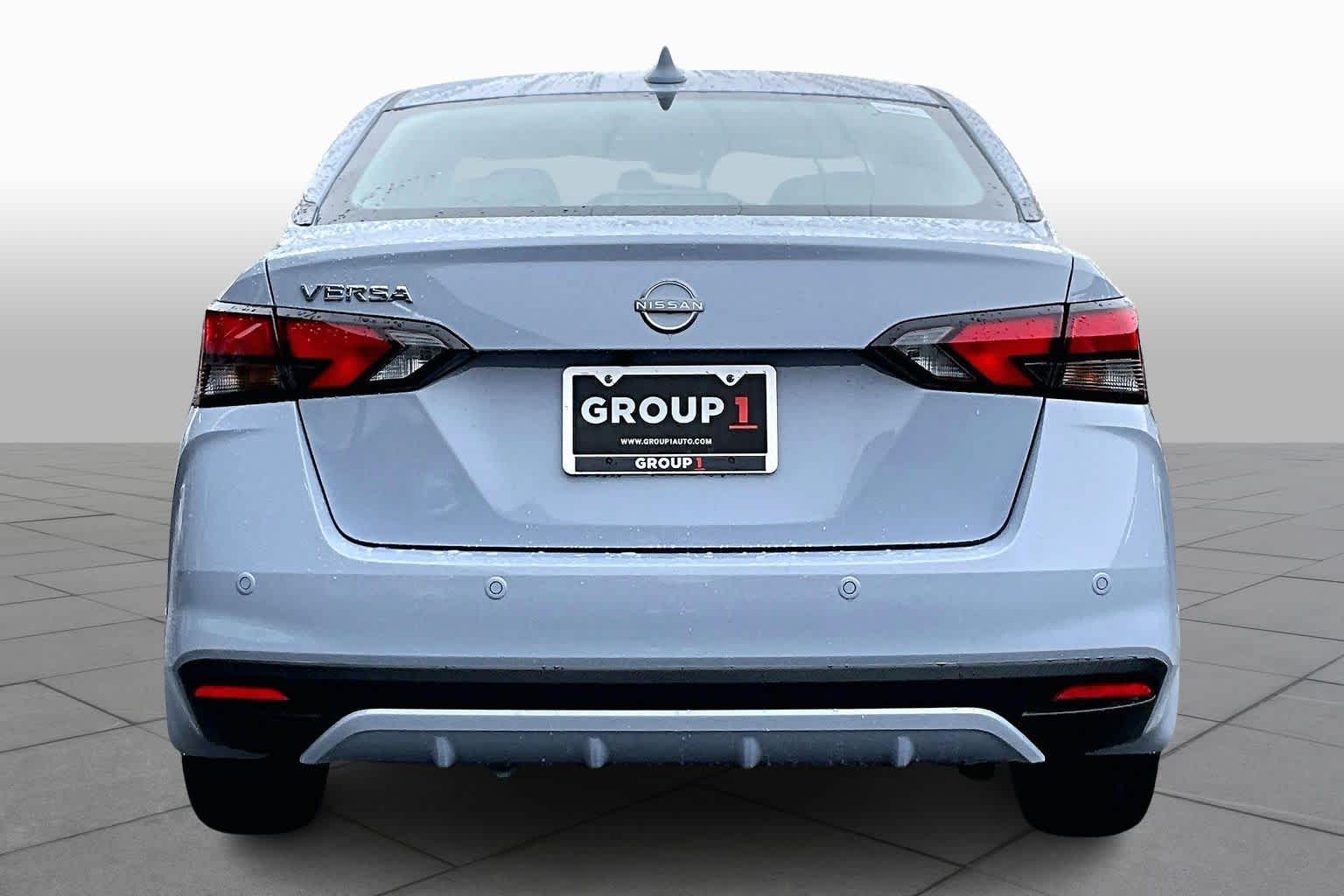2025 Nissan Versa SV photo 4