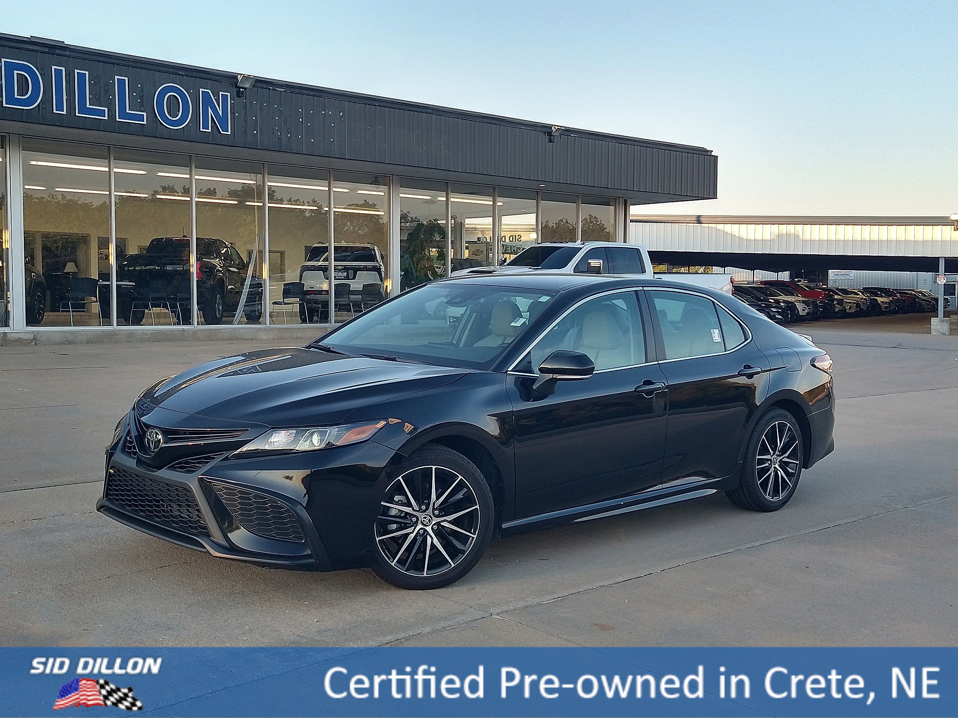 2023 Toyota Camry SE's photo