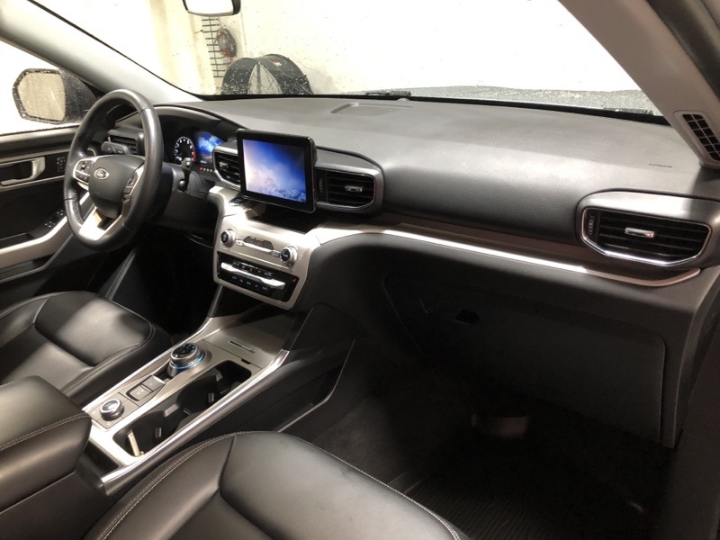 2023 Ford Explorer XLT photo 13
