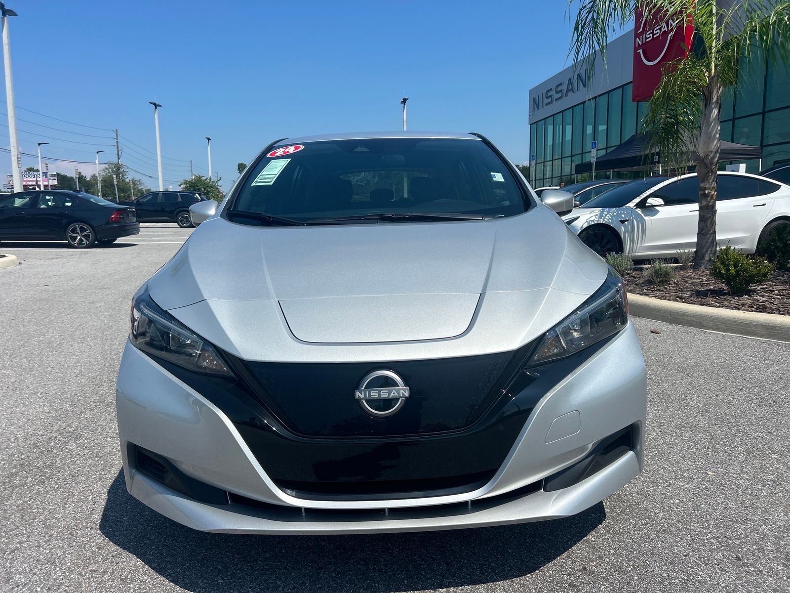 2024 Nissan Leaf S photo 2