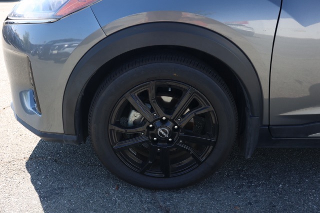 2023 Nissan Kicks SR photo 10