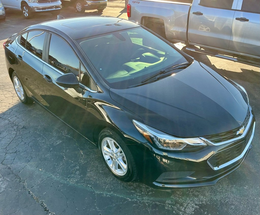 2017 Chevrolet Cruze LT photo 4