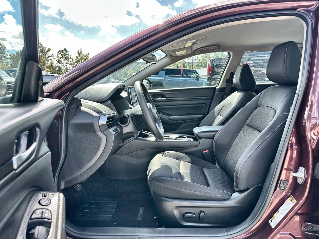 2024 Nissan Altima 2.5 SV photo 2