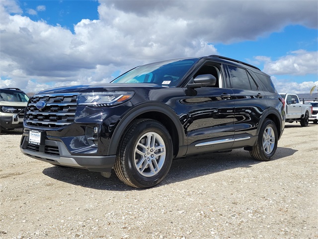 2025 Ford Explorer photo 3