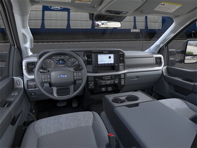 2025 Ford F-350 photo 9