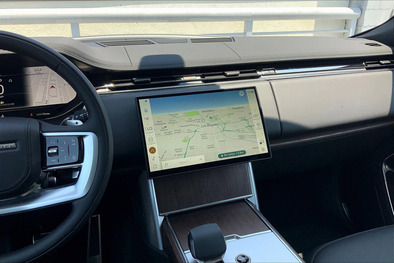 2025 Land Rover Range Rover SE photo 5