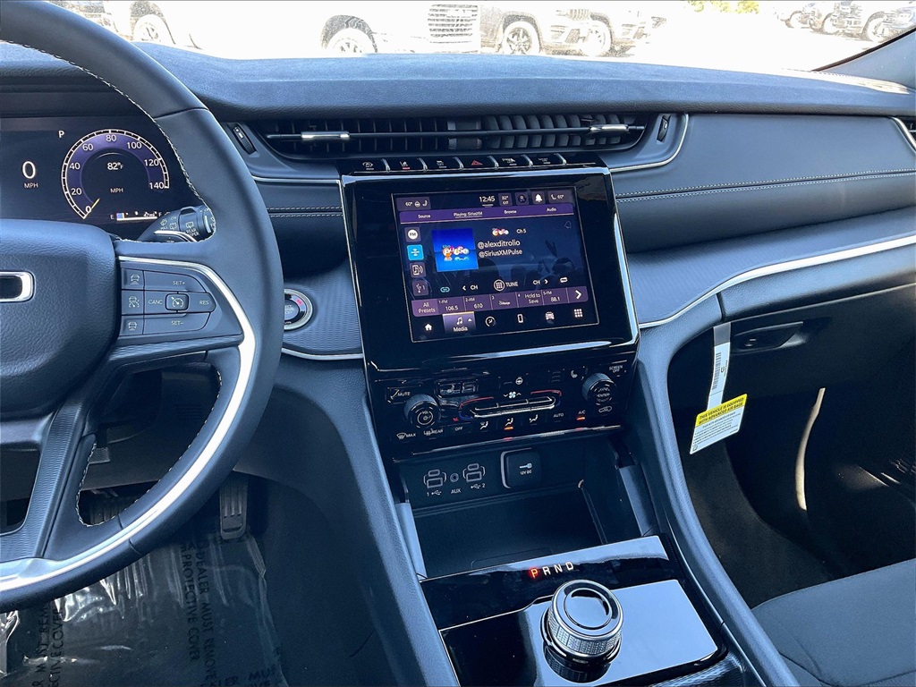 2025 Jeep Grand Cherokee Laredo X photo 12