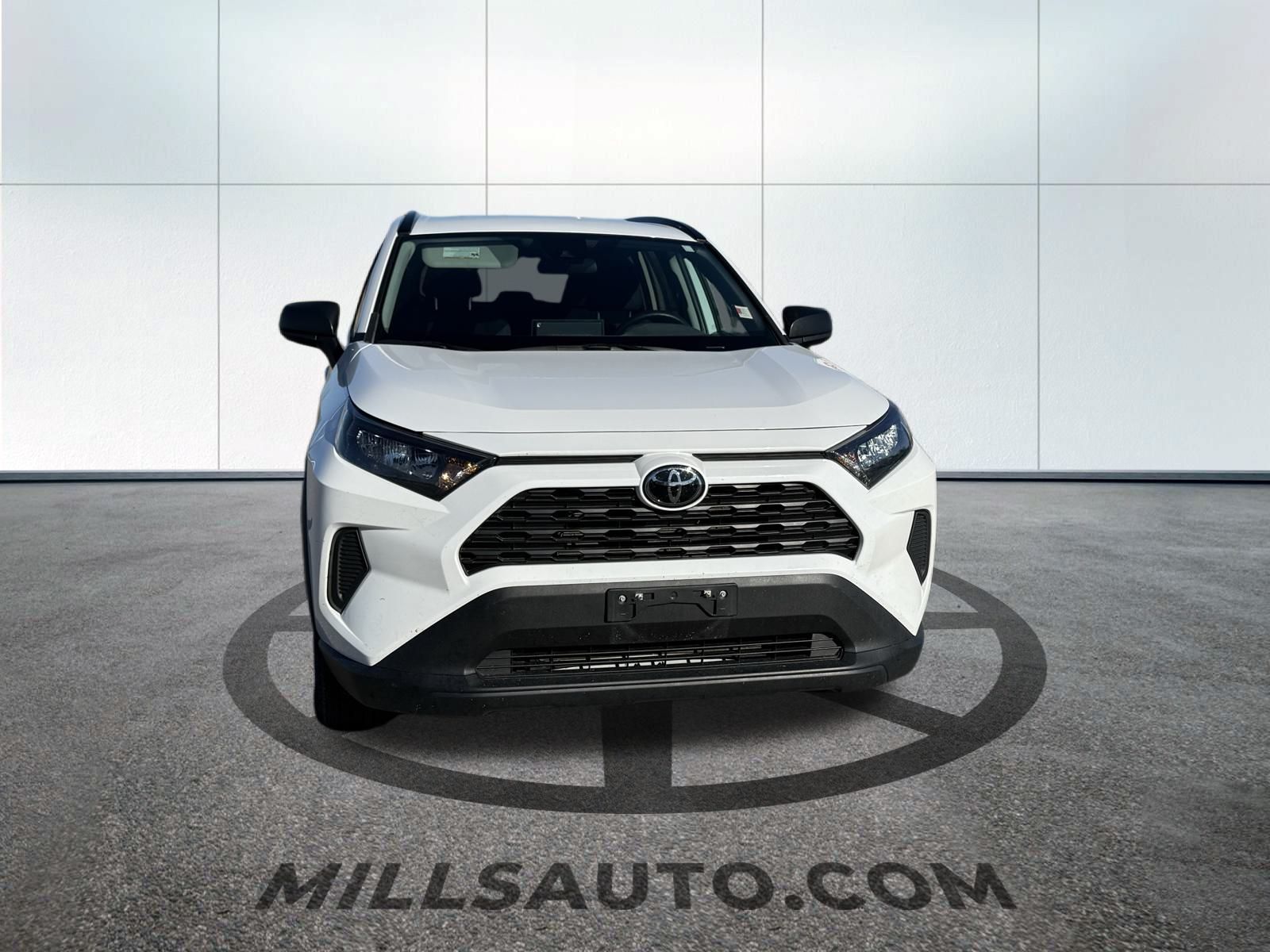 2021 Toyota RAV4 LE photo 2