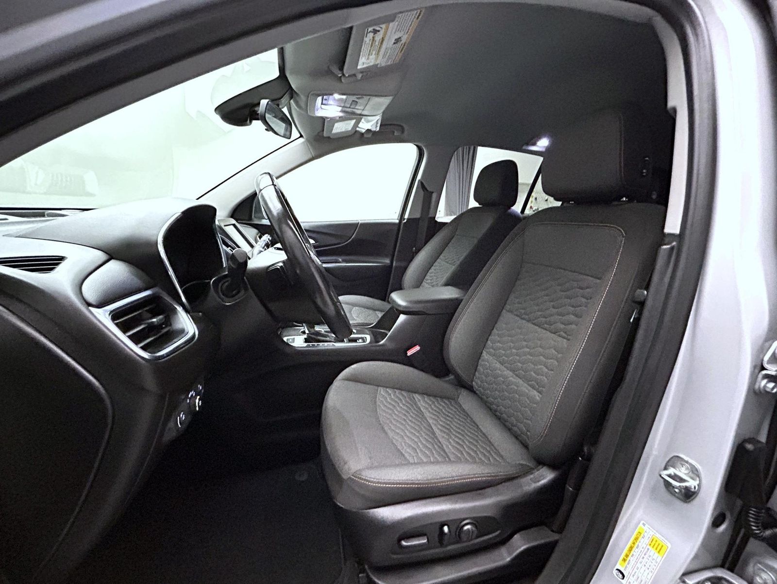 2020 Chevrolet Equinox LT photo 9