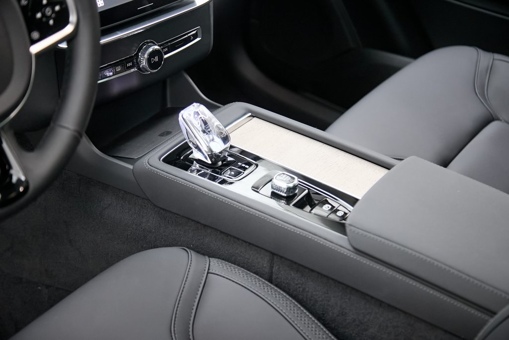 2025 VOLVO XC90 - Image 15