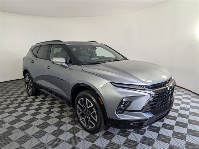 2025 Chevrolet Blazer RS photo 2