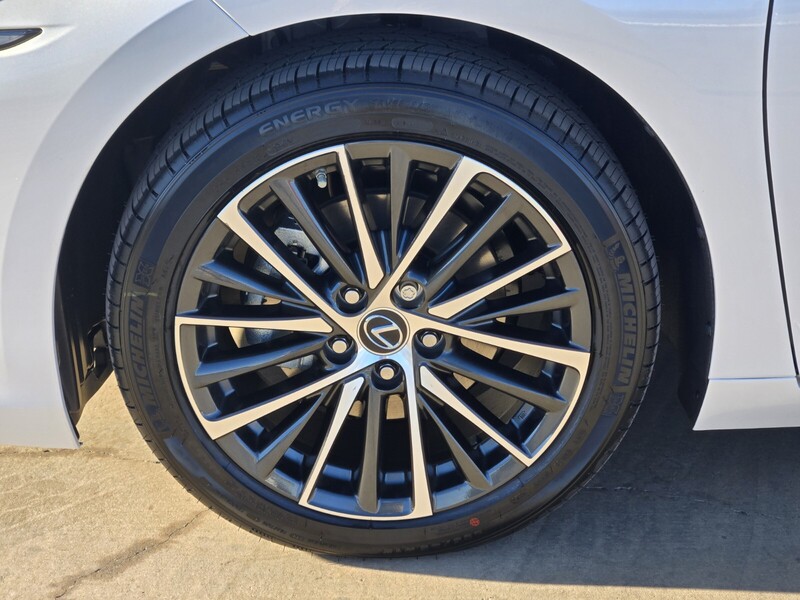 2025 Lexus ES 350 photo 5