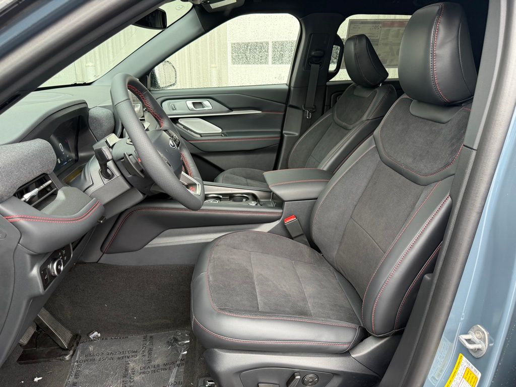 2025 Ford Explorer ST photo 4