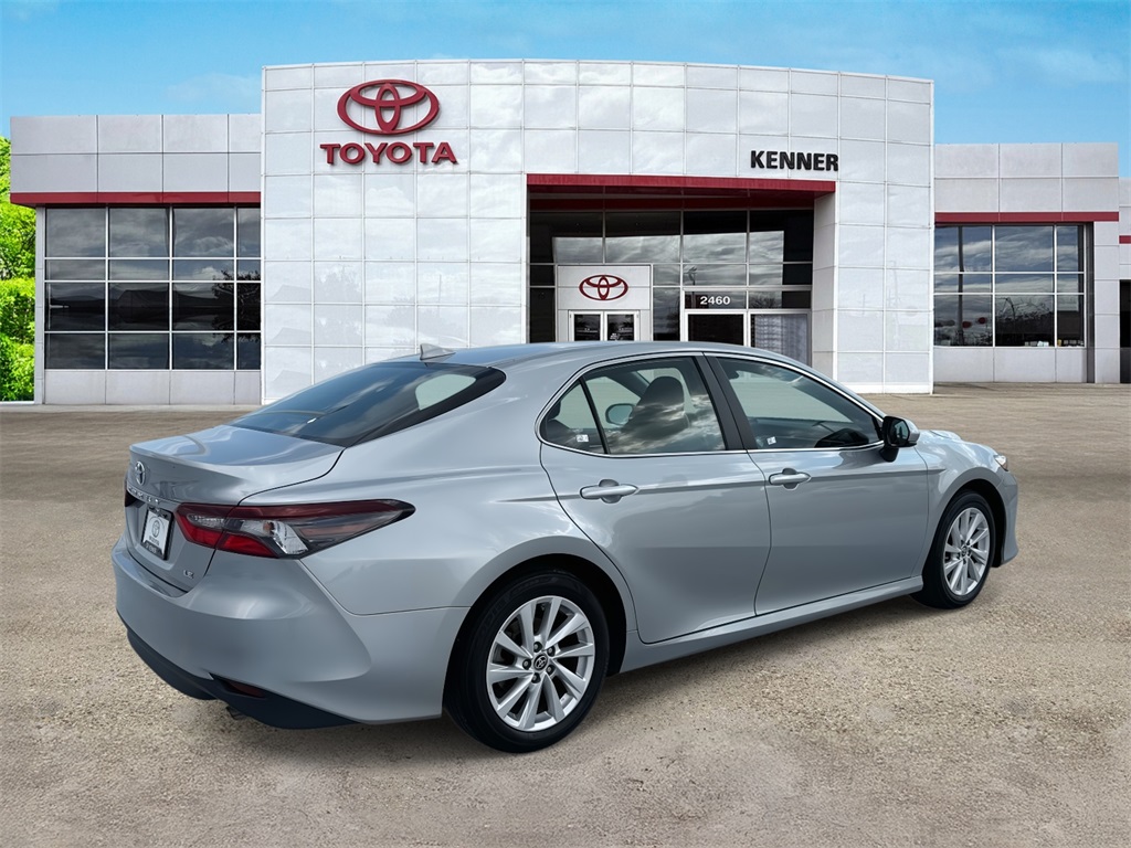 2023 Toyota Camry LE photo 5