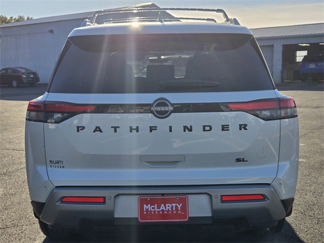 2023 Nissan Pathfinder SL photo 3