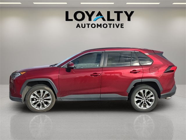 2021 Toyota RAV4 XLE Premium photo 2