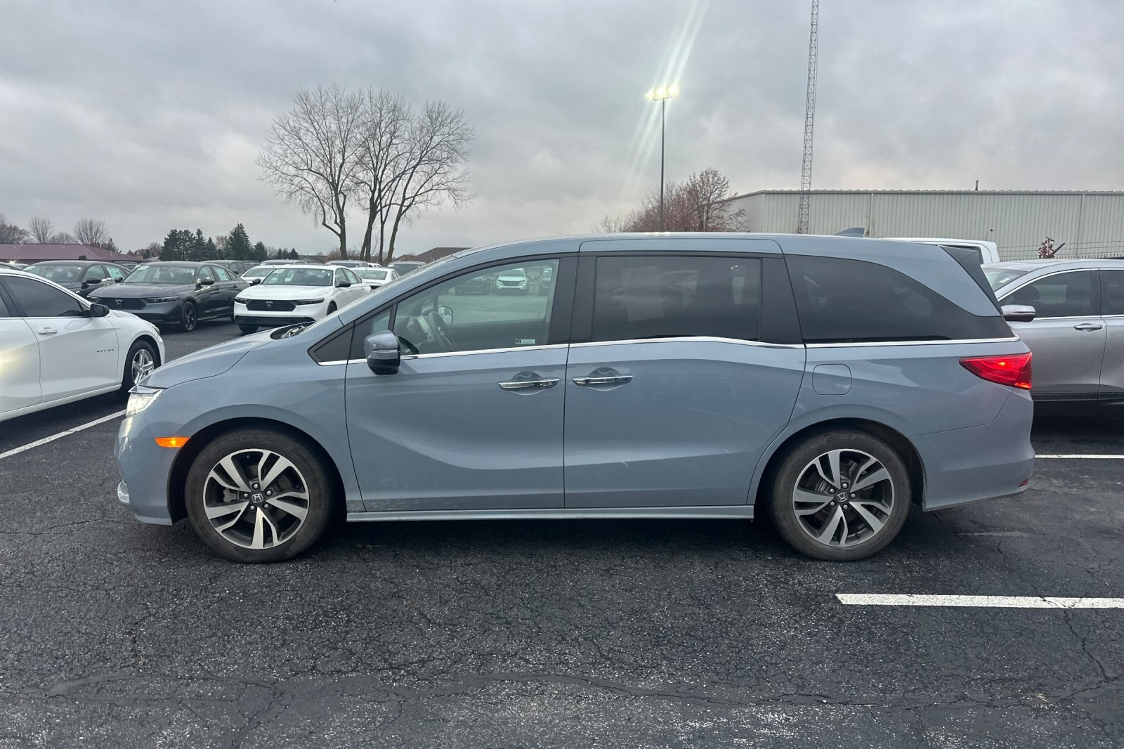 2024 Honda Odyssey Touring photo 2