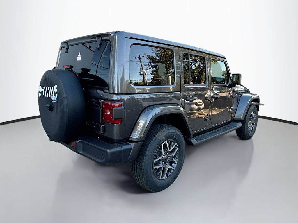 2025 Jeep Wrangler Sahara photo 4