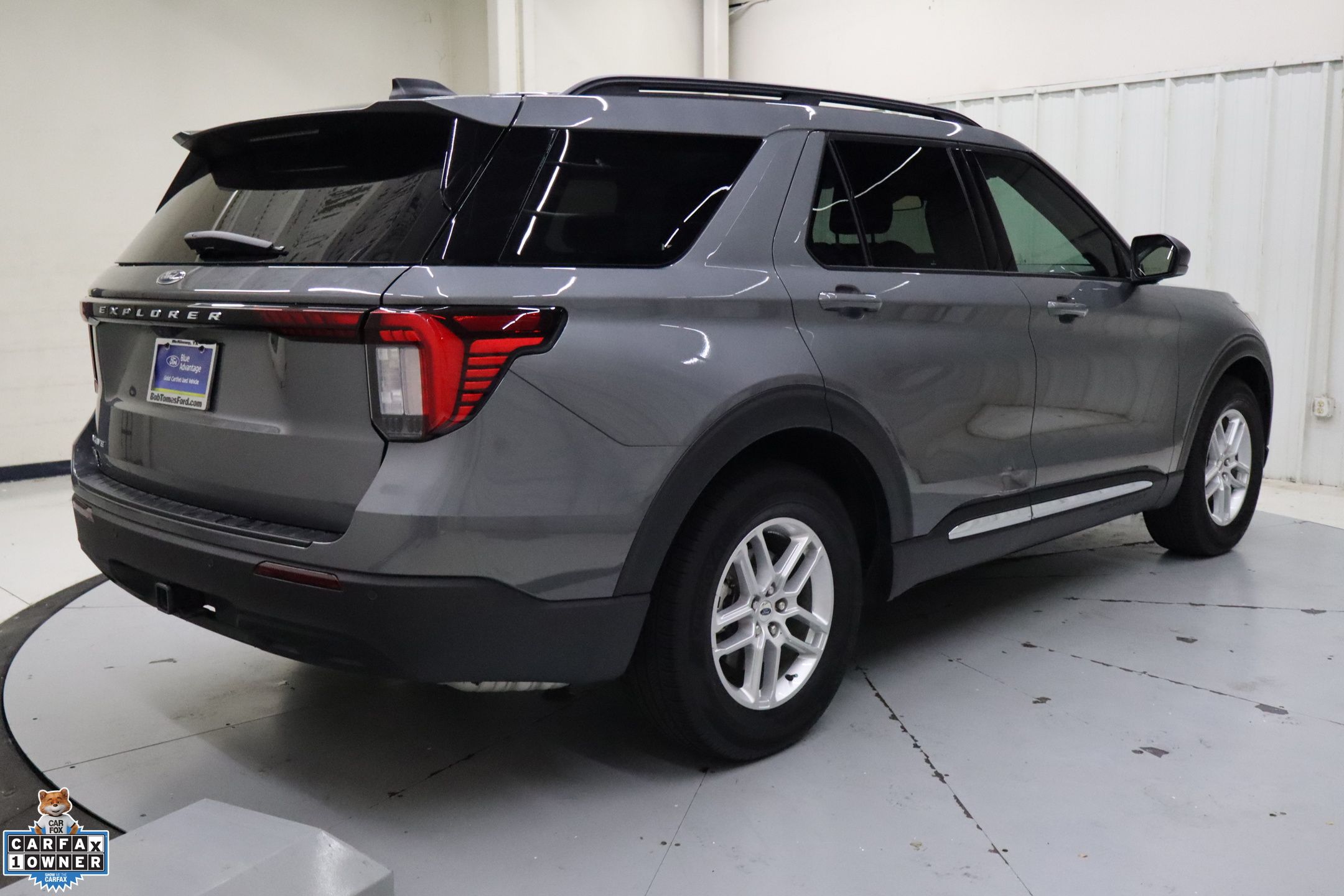 2025 Ford Explorer photo 3