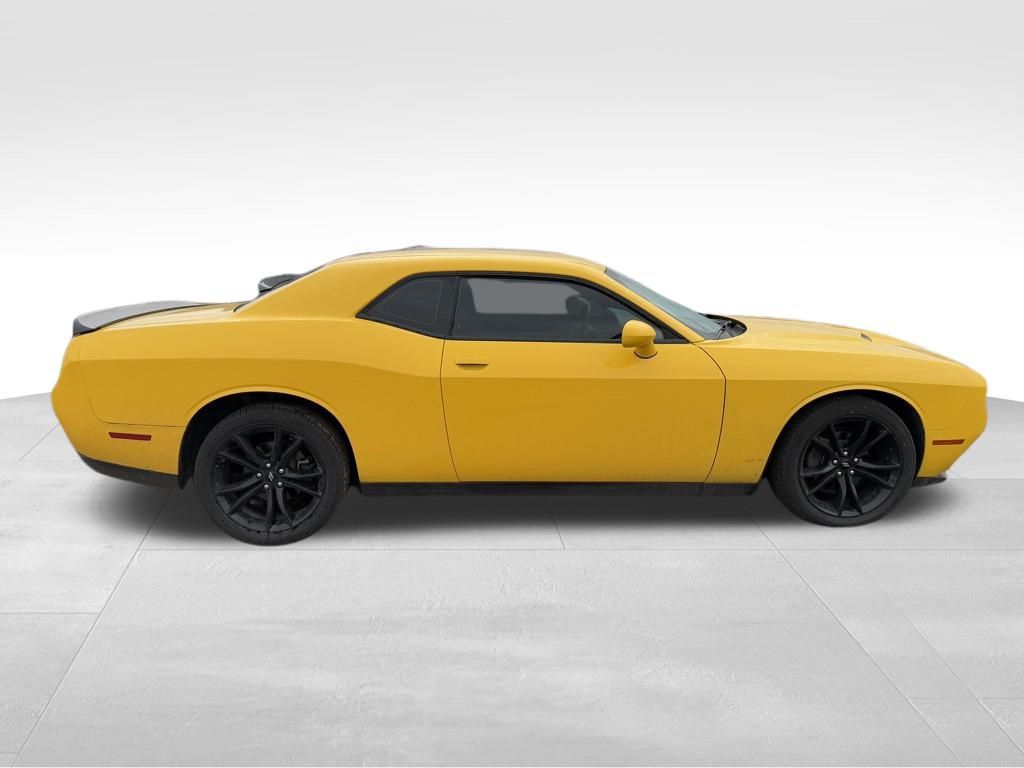 2018 Dodge Challenger SXT photo 2