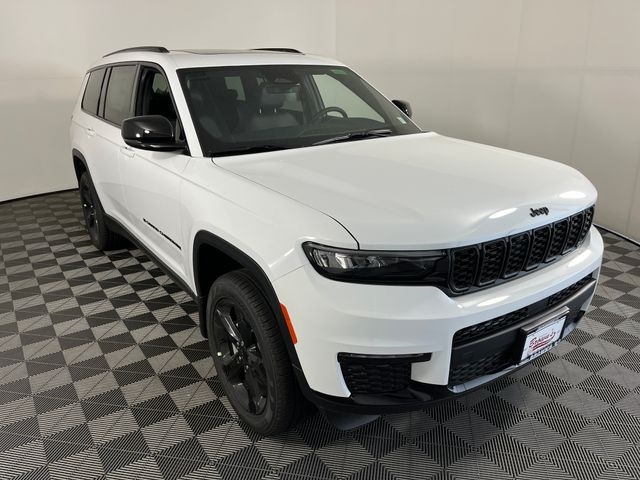 2025 Jeep Grand Cherokee Limited photo 3