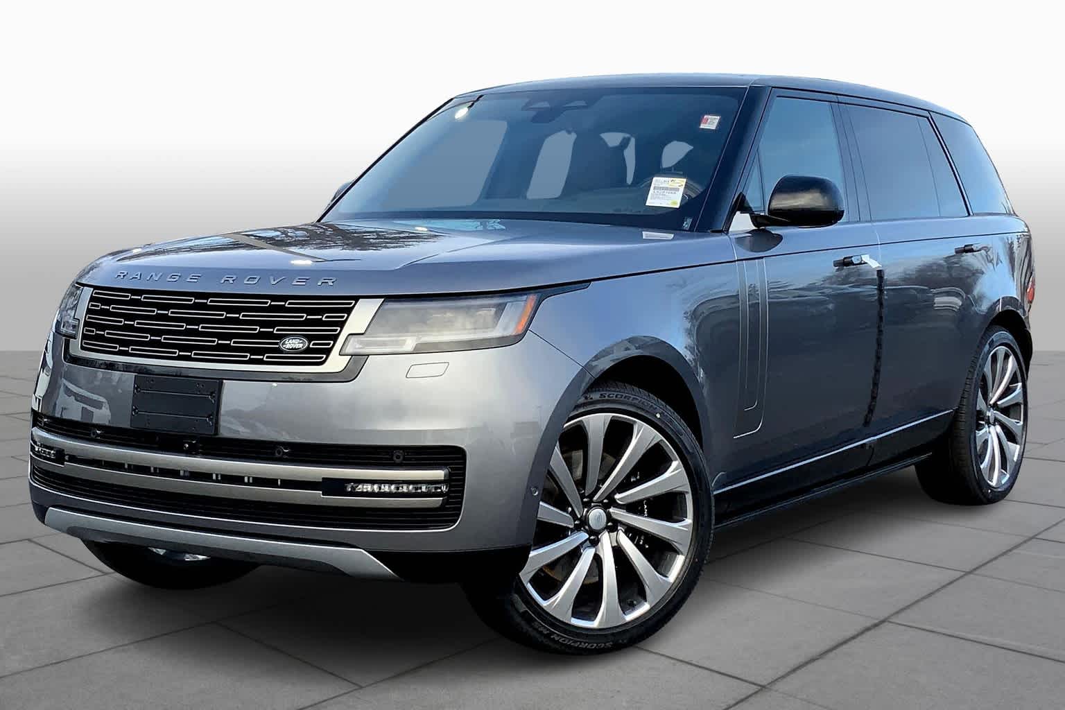 2025 Land Rover Range Rover SE photo 4