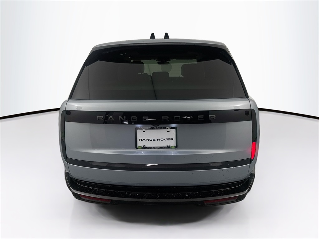 2025 Land Rover Range Rover SE photo 4