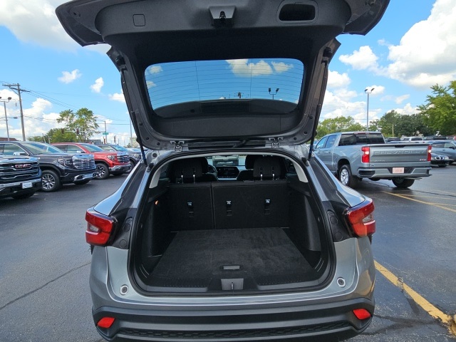 2024 Chevrolet Trax LS photo 4