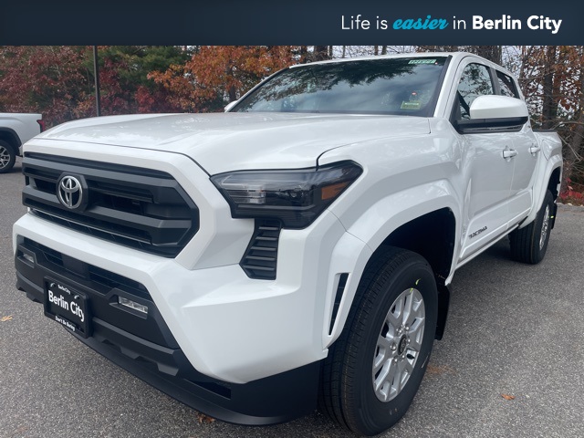 2025 Toyota Tacoma SR5's photo