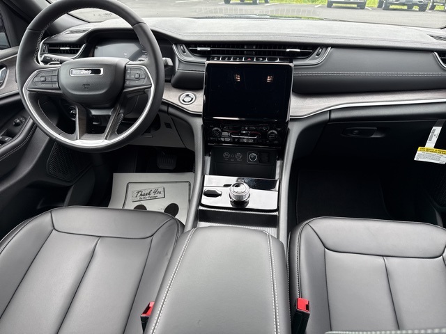 2025 Jeep Grand Cherokee Limited photo 10