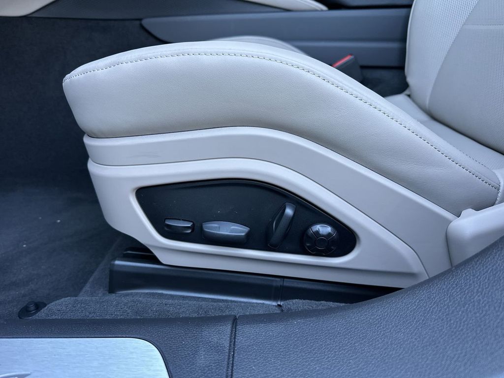 2025 Porsche Panamera Base photo 16
