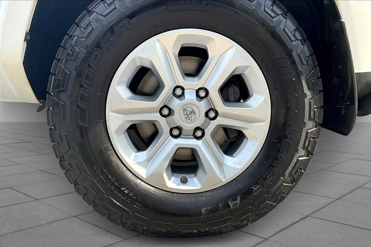 2021 Toyota 4Runner SR5 Premium photo 10